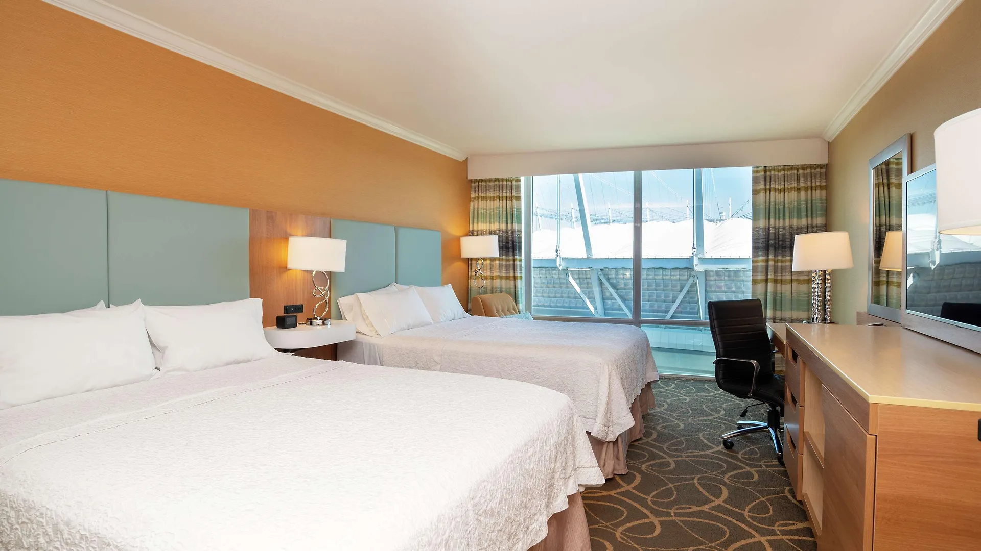 Hampton Inn & Suites, By Hilton - Vancouver Downtown