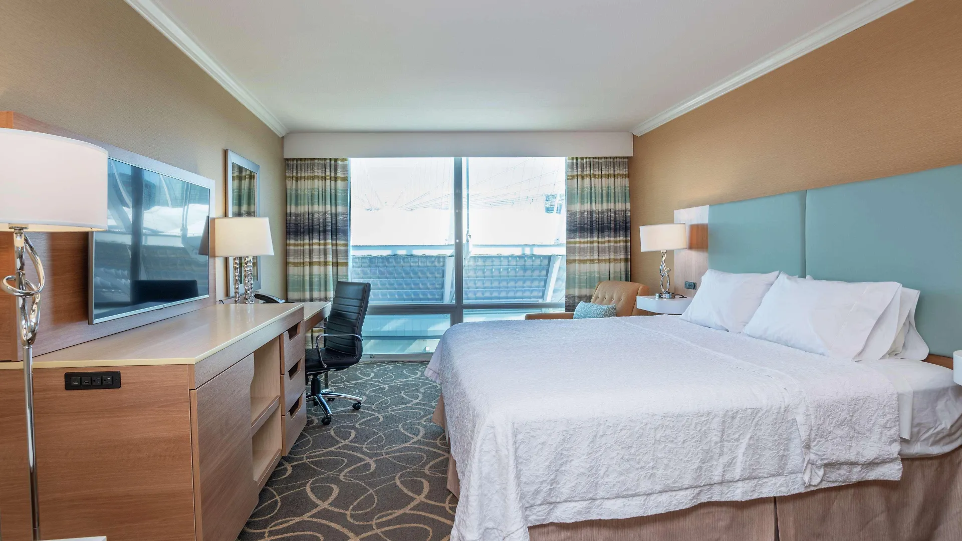 Hampton Inn & Suites, By Hilton - Vancouver Downtown