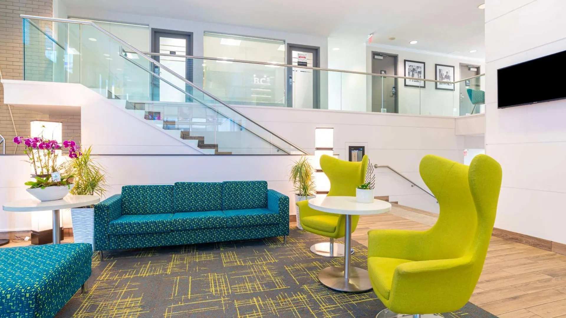 Hampton Inn & Suites, By Hilton - Vancouver Downtown Hotel