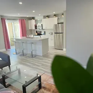 Entire 2 Bedroom Downtown - U2 Apartment Kitchener