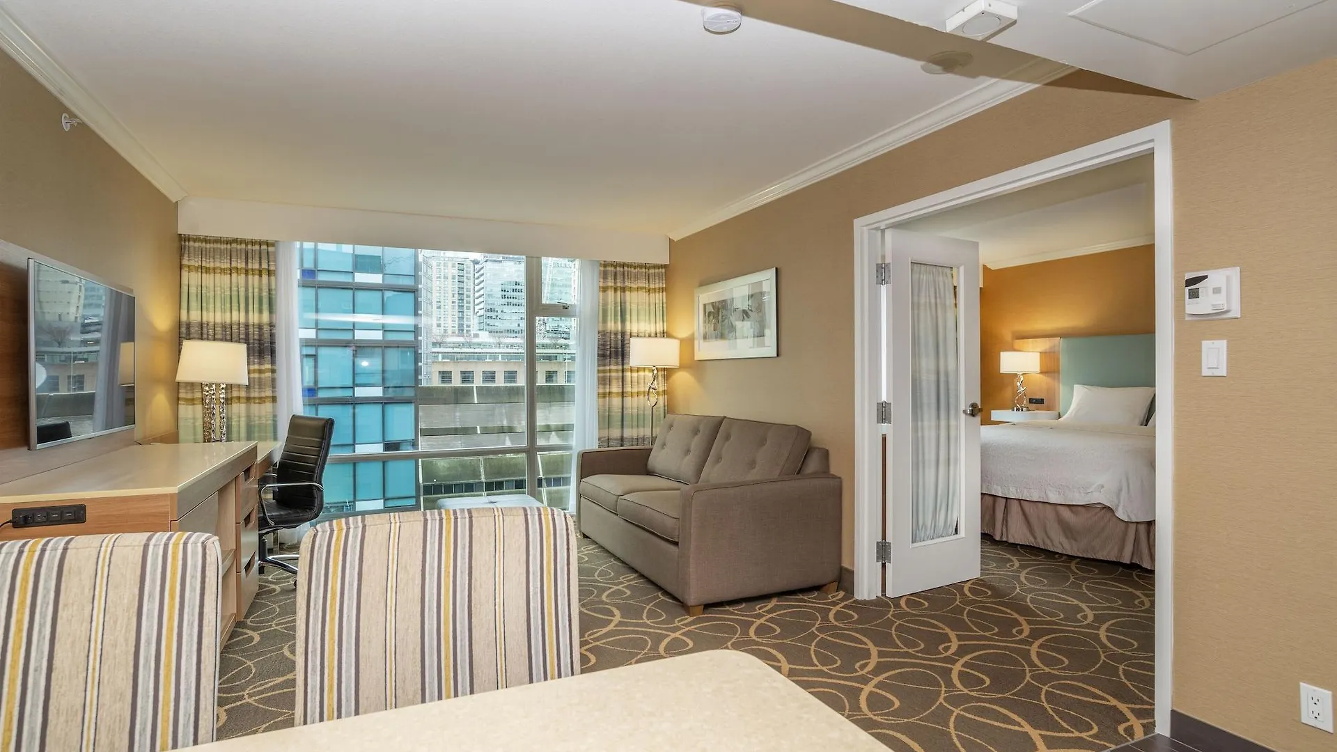 Hampton Inn & Suites, By Hilton - Vancouver Downtown מלון