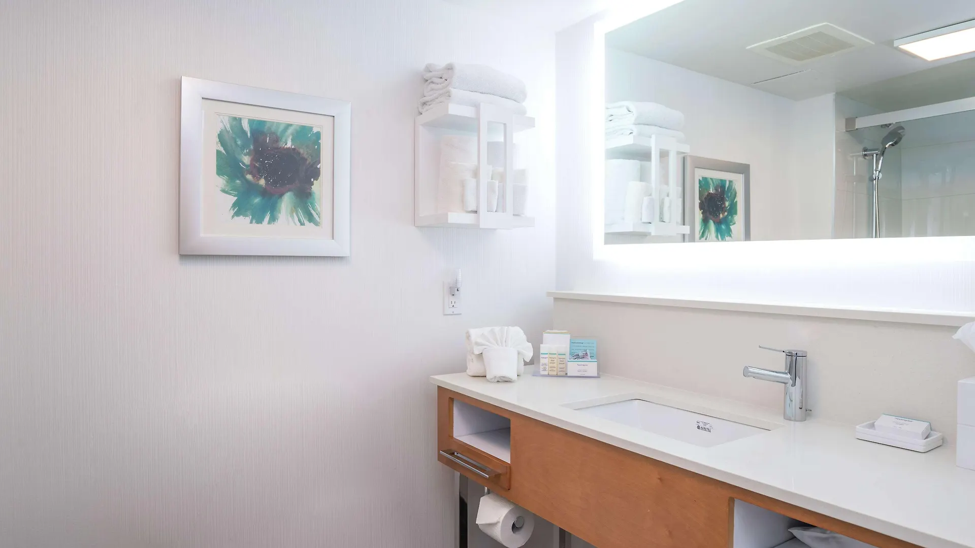 Hampton Inn & Suites, By Hilton - Vancouver Downtown 3*,