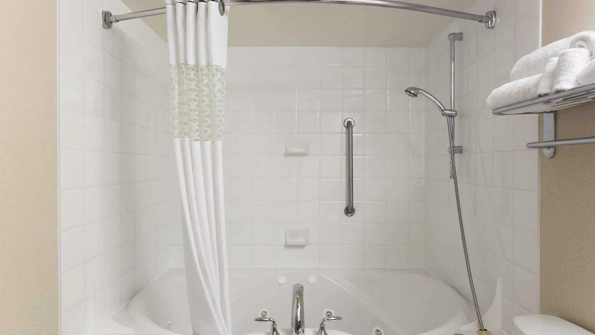 מלון Hampton Inn & Suites, By Hilton - Vancouver Downtown