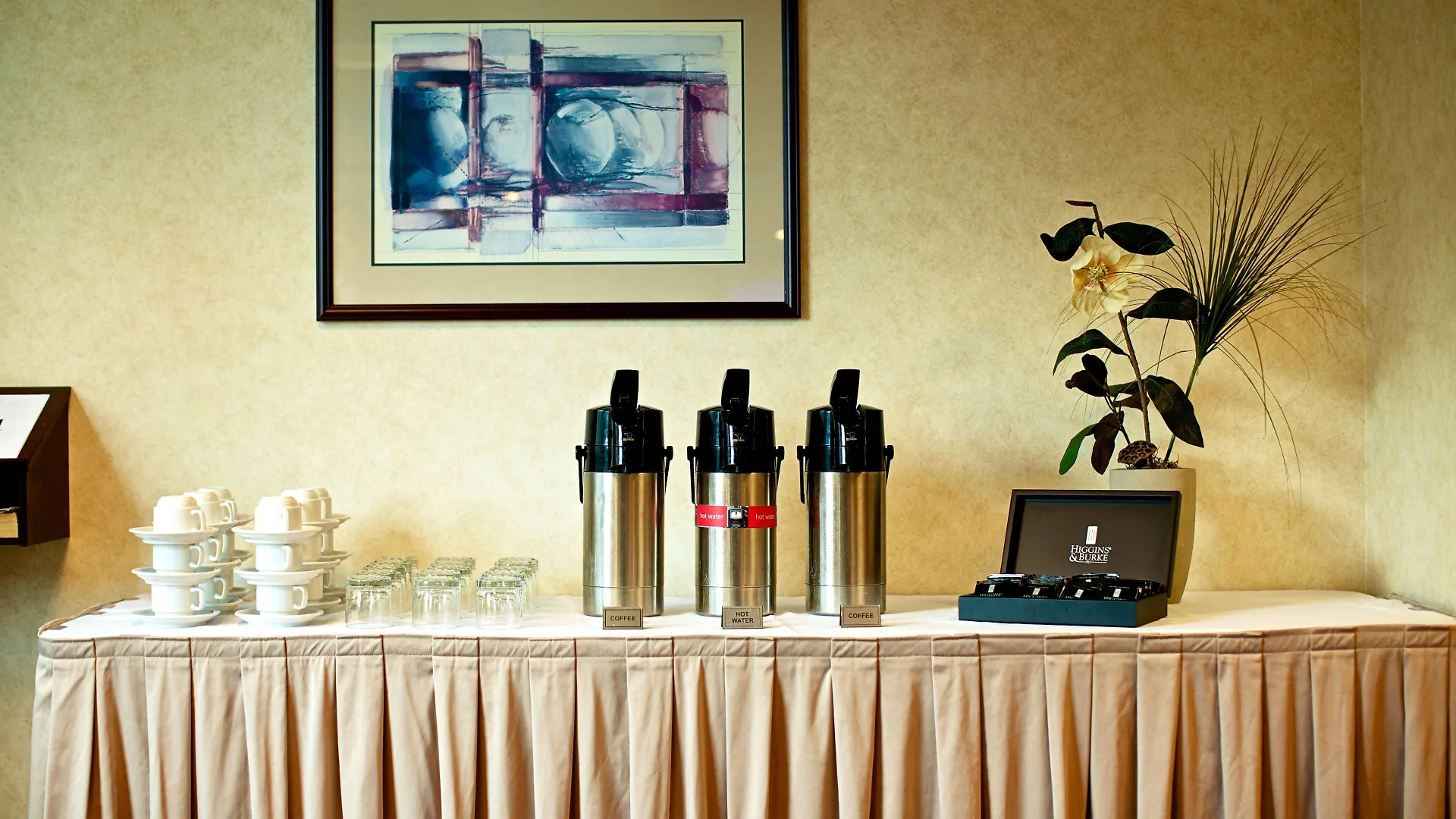 מלון Hampton Inn & Suites, By Hilton - Vancouver Downtown