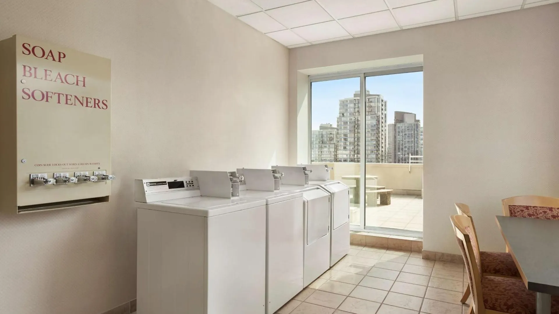 *** מלון Hampton Inn & Suites, By Hilton - Vancouver Downtown קנדה