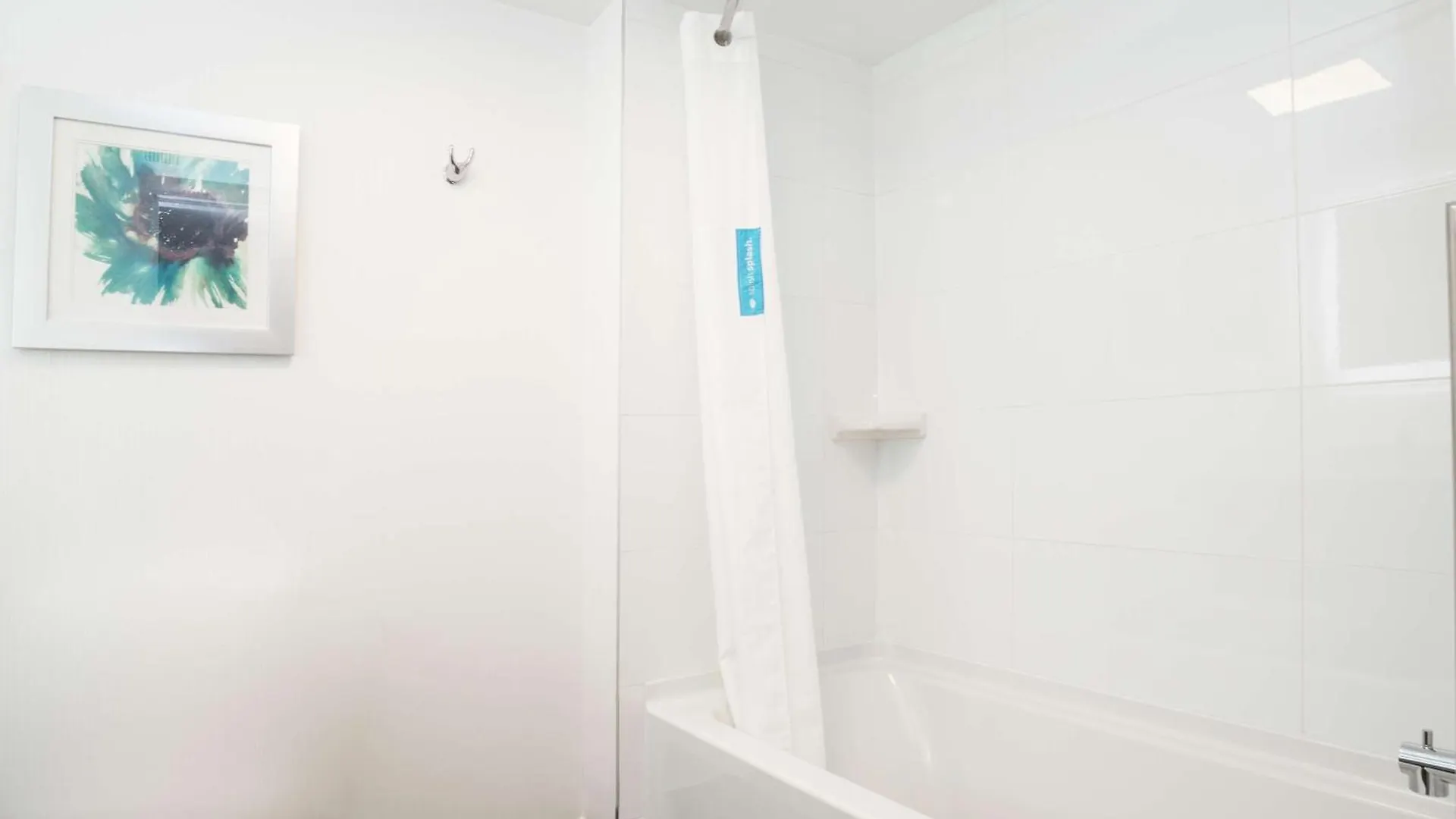 Hampton Inn & Suites, By Hilton - Vancouver Downtown מלון