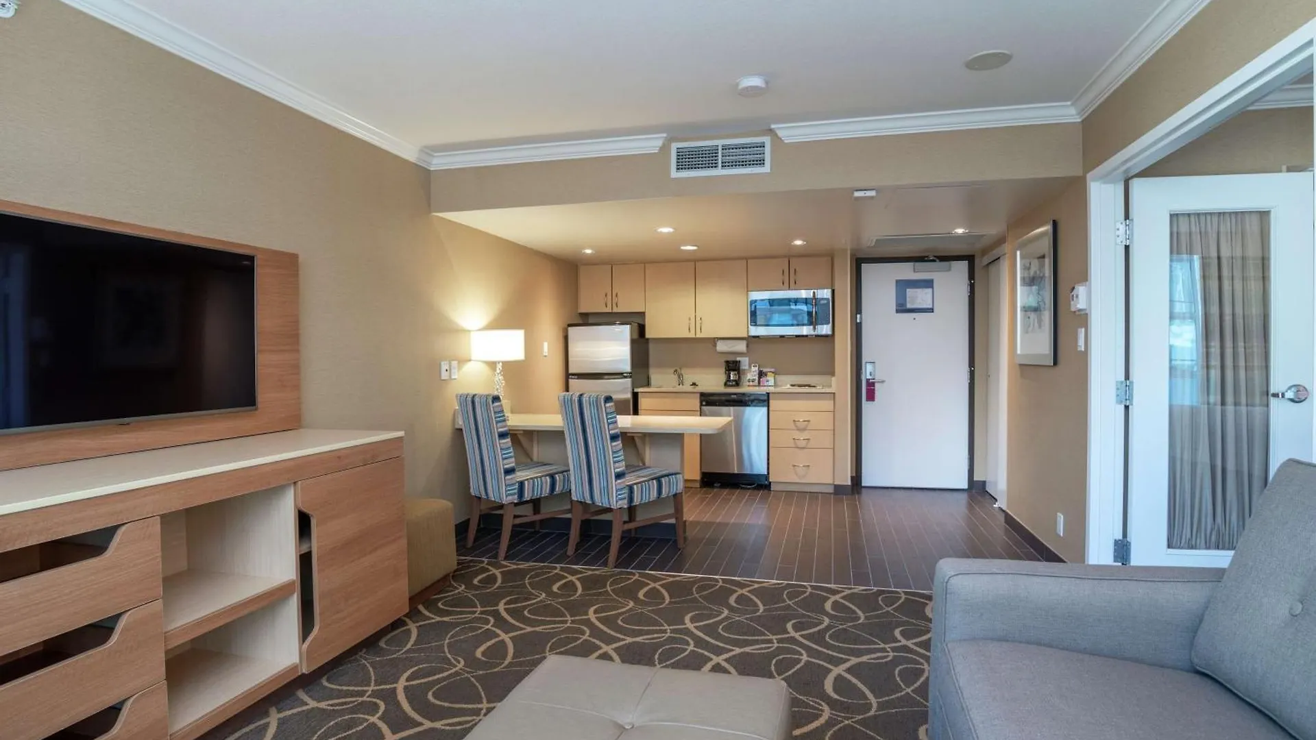 Hampton Inn & Suites, By Hilton - Vancouver Downtown מלון