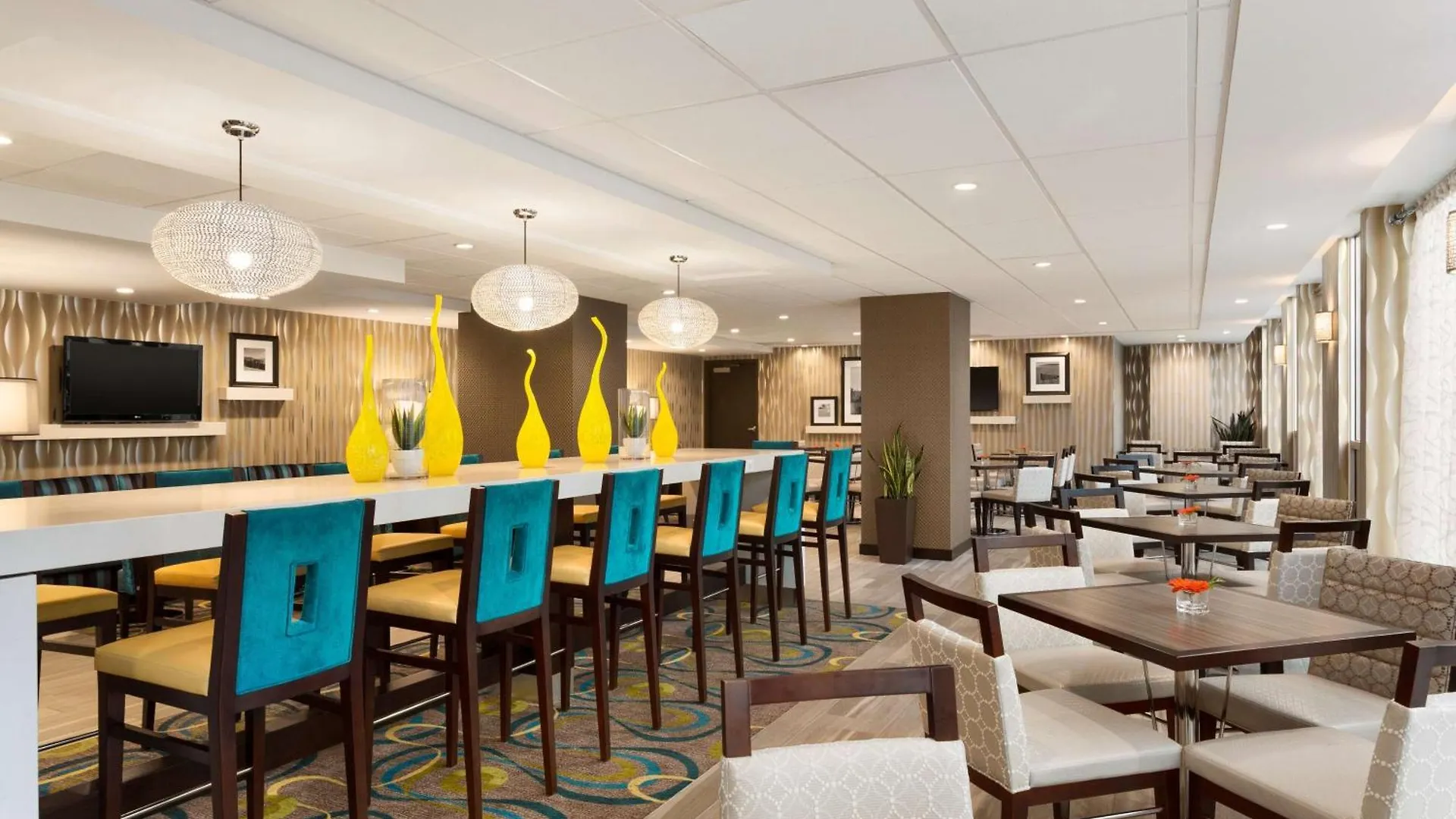 Hampton Inn & Suites, By Hilton - Vancouver Downtown