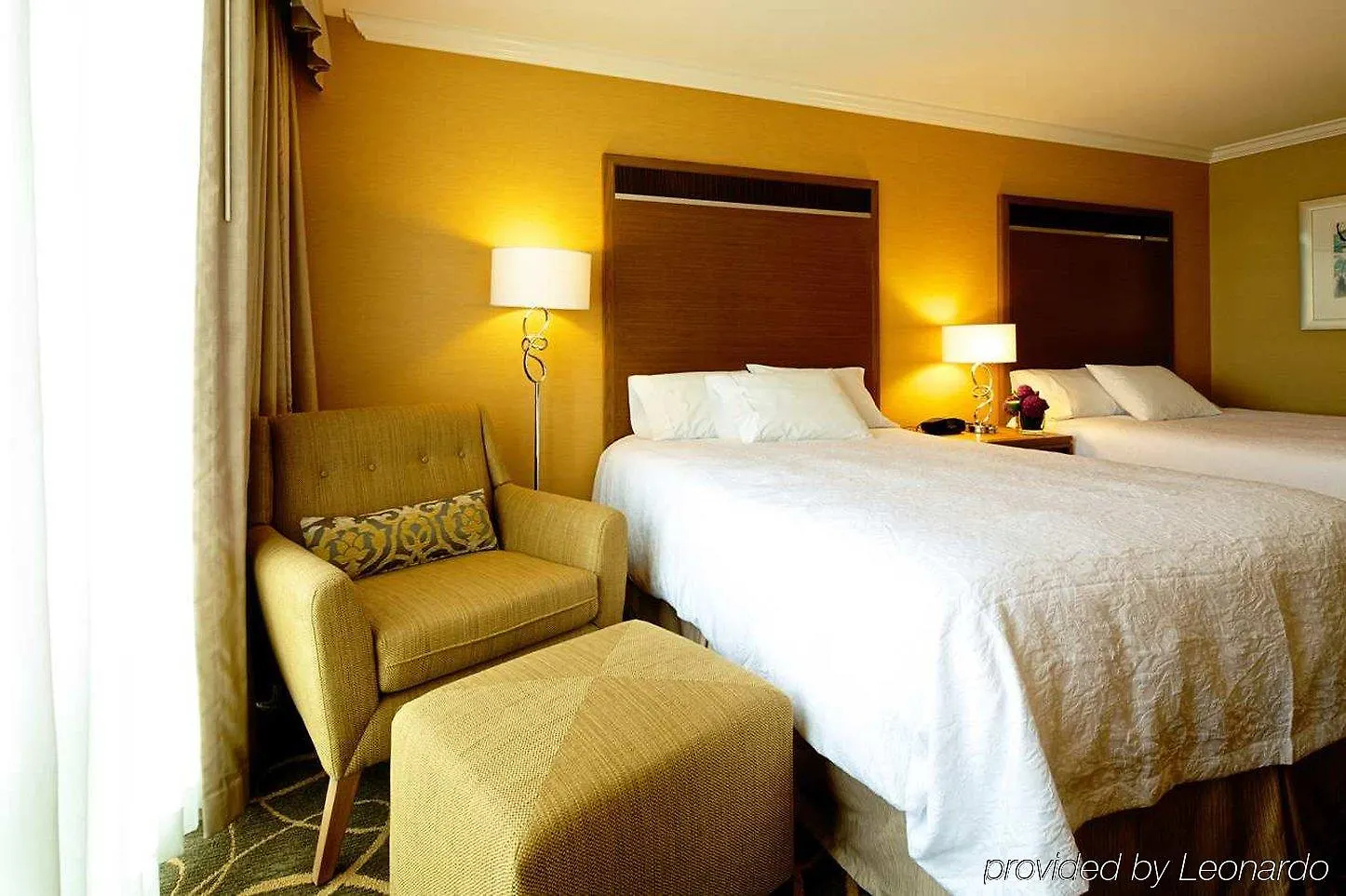 מלון Hampton Inn & Suites, By Hilton - Vancouver Downtown