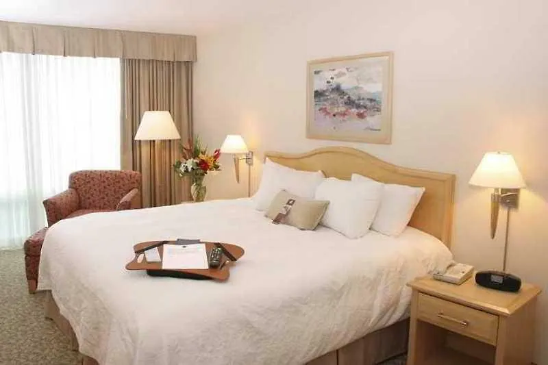Hampton Inn & Suites, By Hilton - Vancouver Downtown 3*,